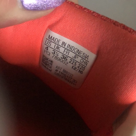 Girl’s Tweens Jrs sz 4 Coral Color Adidas shoes euc - Picture 5 of 11